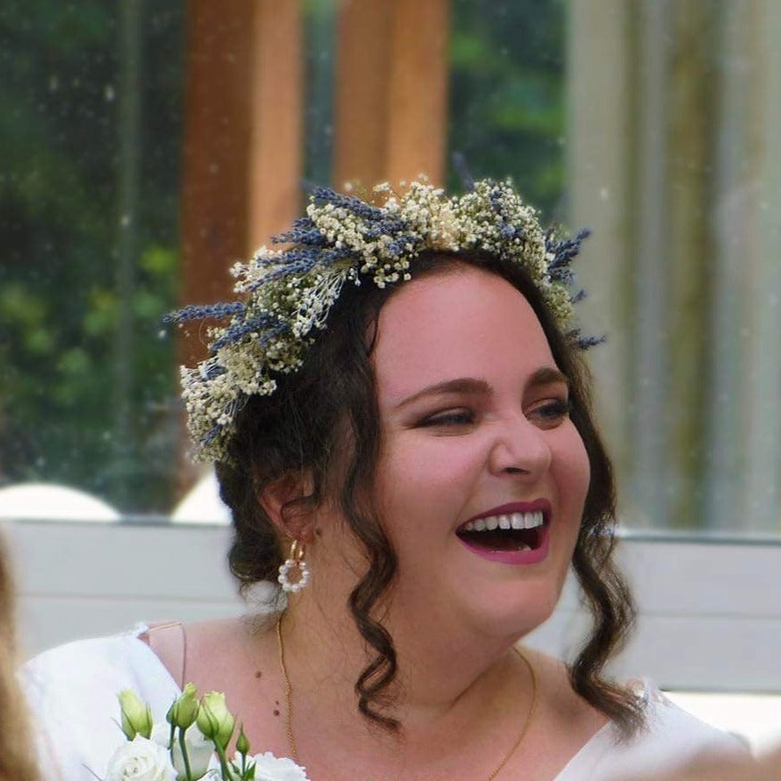 Boucles d'oreilles Jade composées d'une créole et d'un anneau perlé de type nacre.